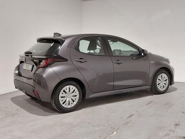 Usata Toyota Yaris Hybrid Business Edition 92 CV (67 kW) 2023 Bianco Berlina
