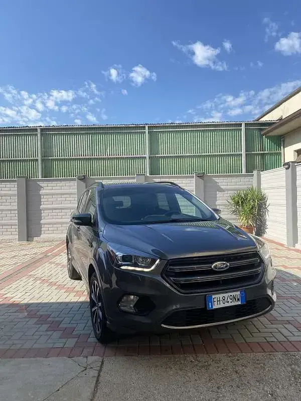 Usata Ford Kuga Individual 163 CV (119 kW) 2017 SUV