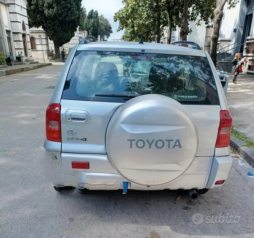 Usata Toyota RAV4 128 CV (94 kW) 2001 Grigio SUV