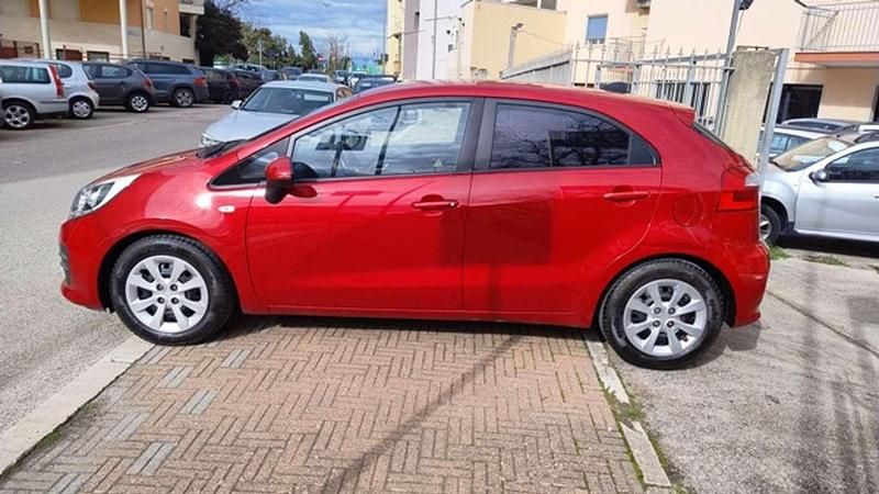 Usata Kia Rio 86 CV (63 kW) 2016 Rosso Utilitaria