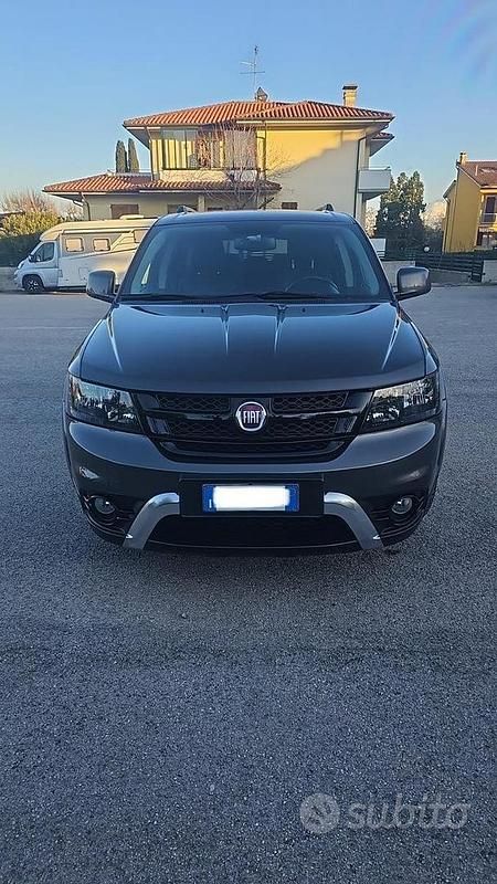 Usata Fiat Freemont Cross 170 CV (125 kW) 2015 Grigio SUV