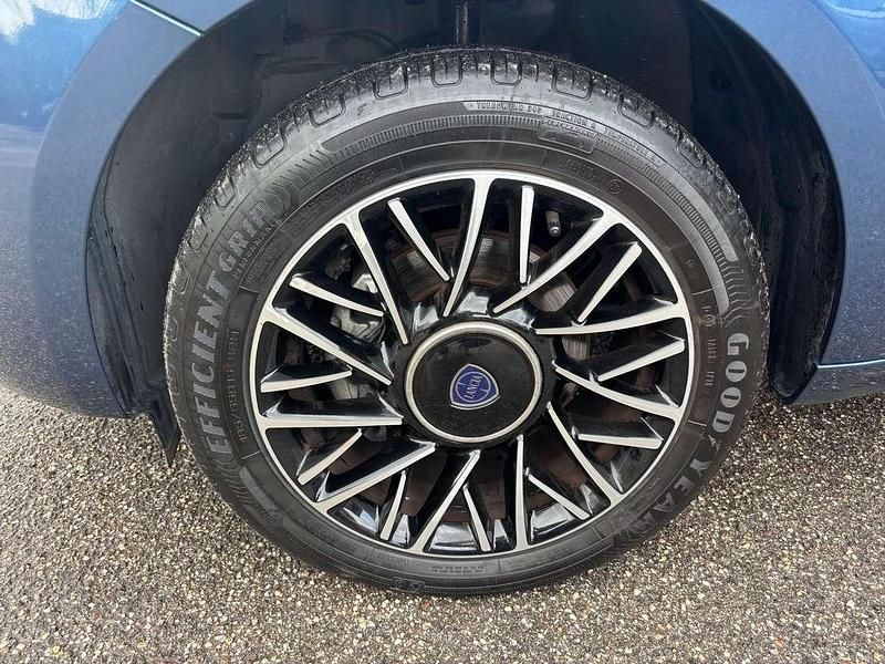 Usata Lancia Ypsilon Platinum 69 CV (50 kW) 2024 270 blu elegante Utilitaria