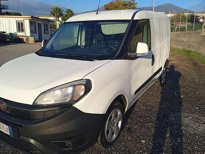 Usata Fiat Doblò 90 CV (66 kW) 2022 Bianco Monovolume