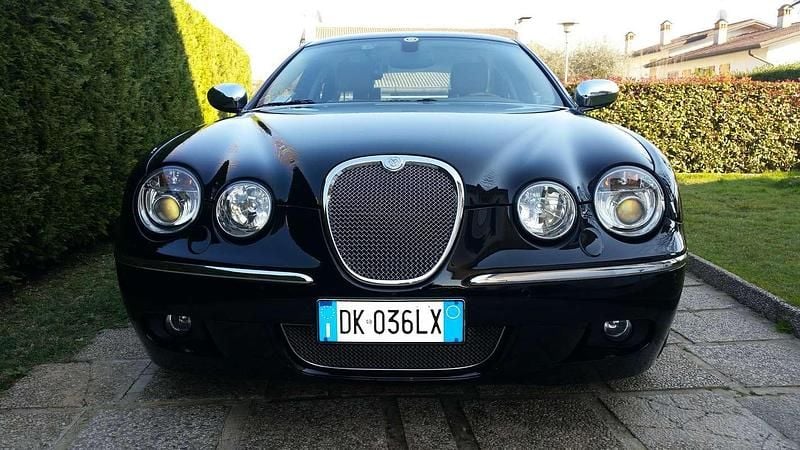 Usata Jaguar S-Type Executive 281 CV (206 kW) 2017 Grigio Berlina