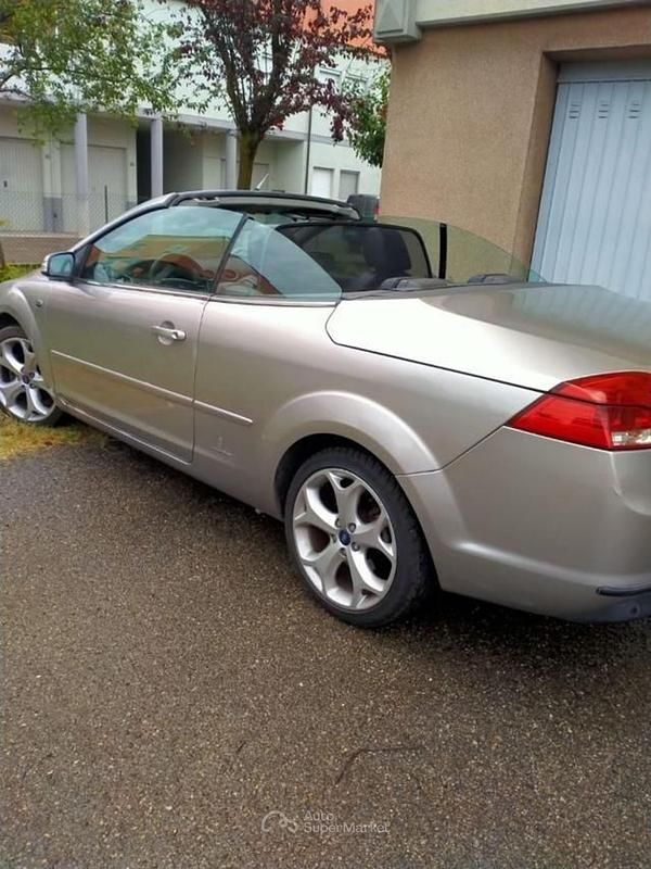 Usata Ford Focus Cabriolet Titanium 136 CV (100 kW) 2007 Grigio Cabrio