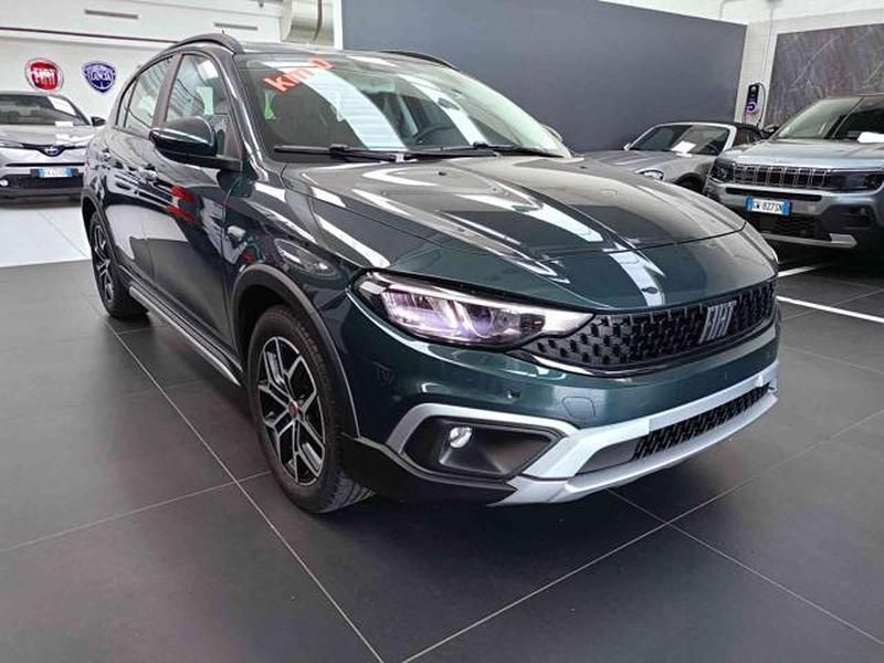 Verde Nuova 2025 Fiat Tipo Cross Tre volumi | 26.300 € (Molto cara) - Immagine 1/4