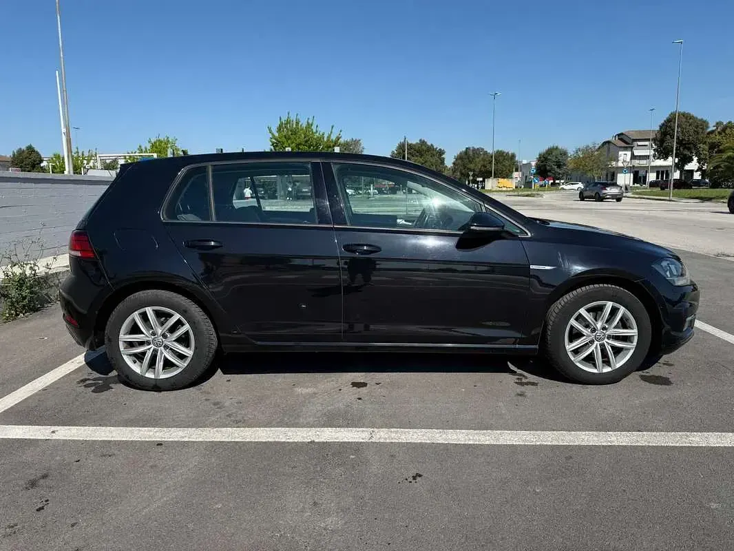 Używany VW Golf VII Executive 110 KM (80 kW) 2017 Czarny Sedan/Limuzyna