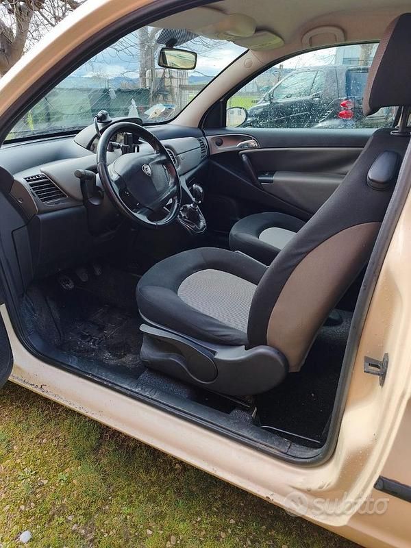Usata Lancia Ypsilon 60 CV (44 kW) 2005 Bianco Utilitaria