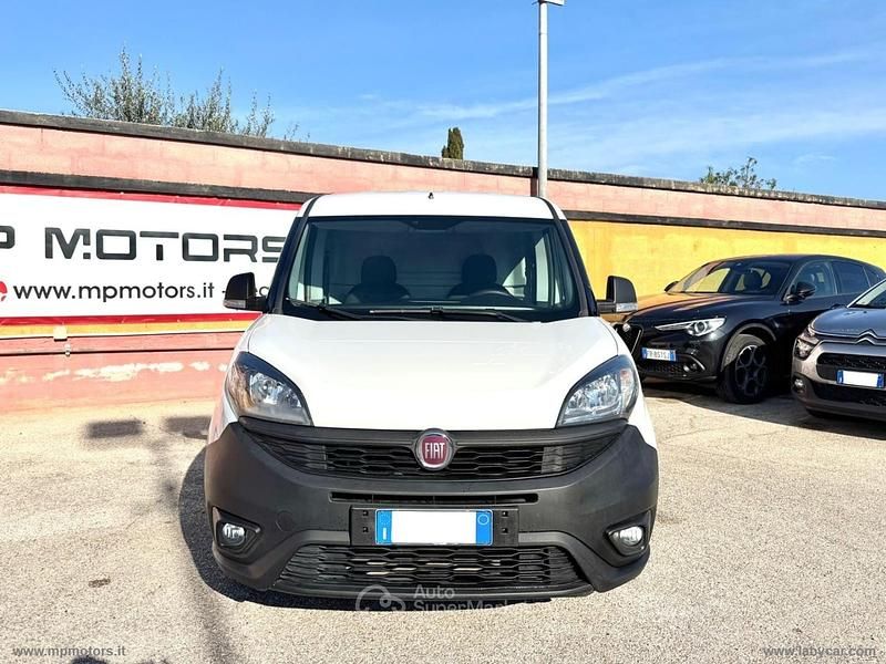 Usata Fiat Doblò Lounge 105 CV (77 kW) 2021 Bianco Monovolume