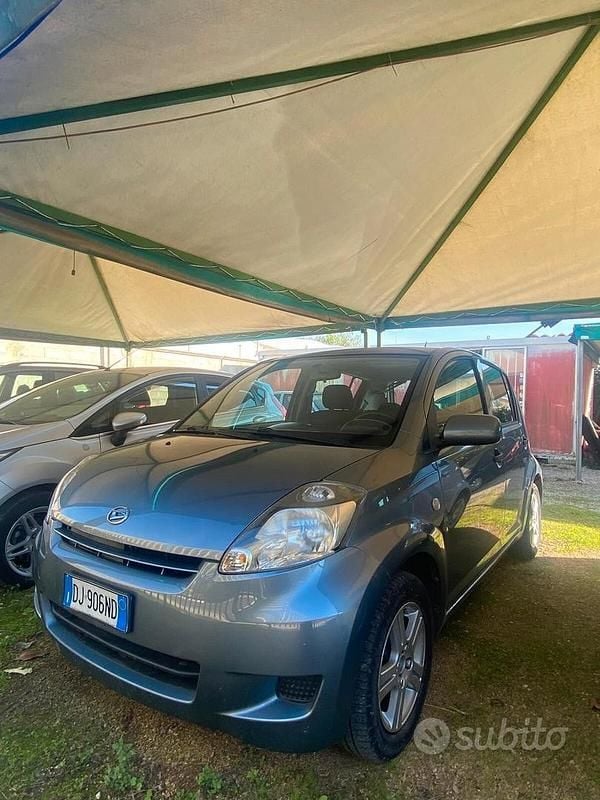 Usata Daihatsu Sirion HIRO 69 CV (50 kW) 2009 Grigio Utilitaria