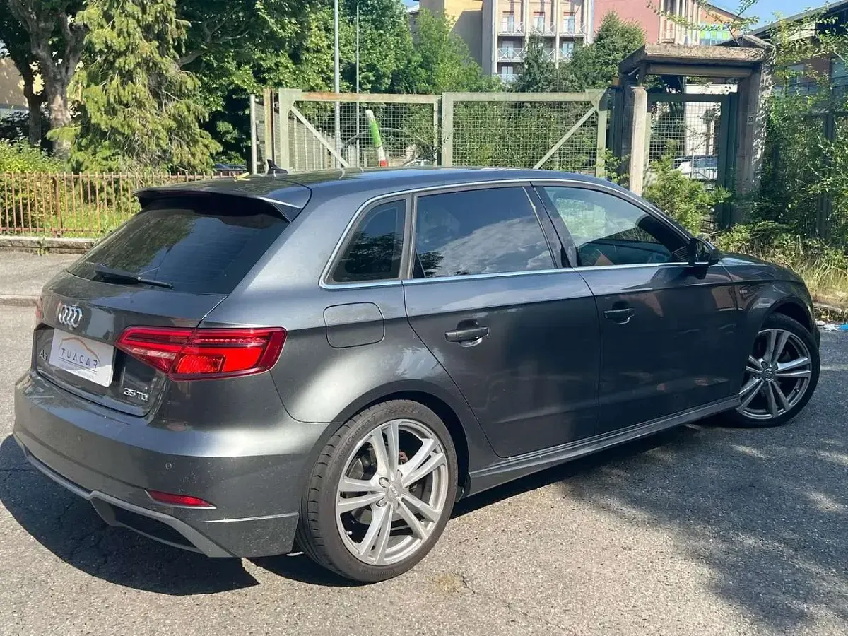 Usata Audi A3 S-Line 150 CV (110 kW) 2018 Grigio Berlina