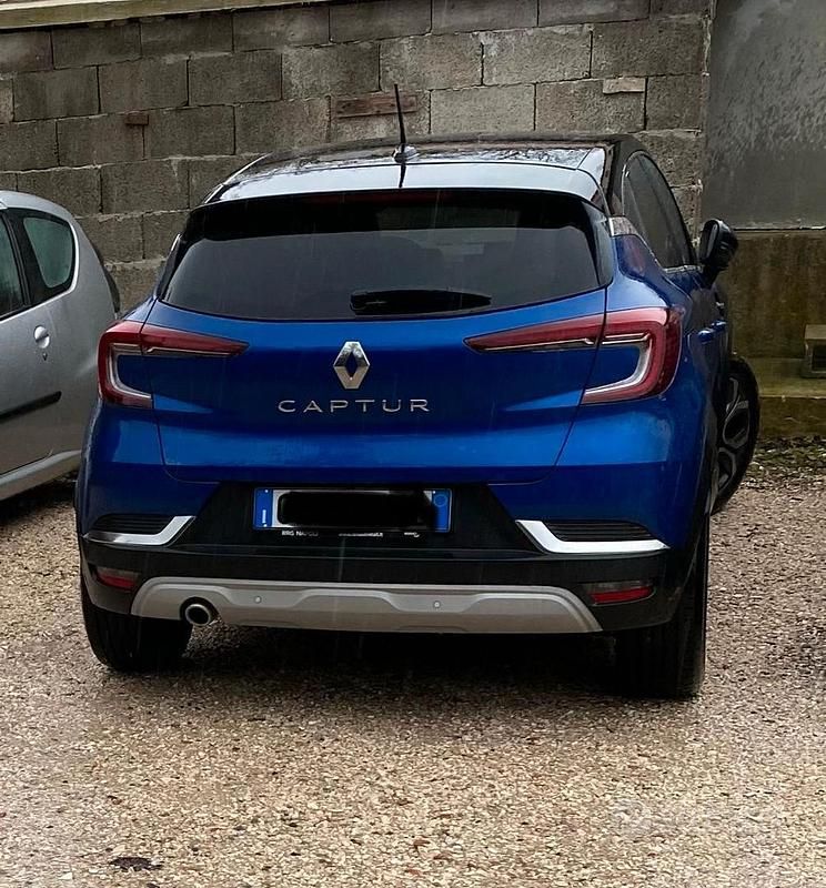 Usata Renault Captur Intens 100 CV (73 kW) 2021 Blu SUV