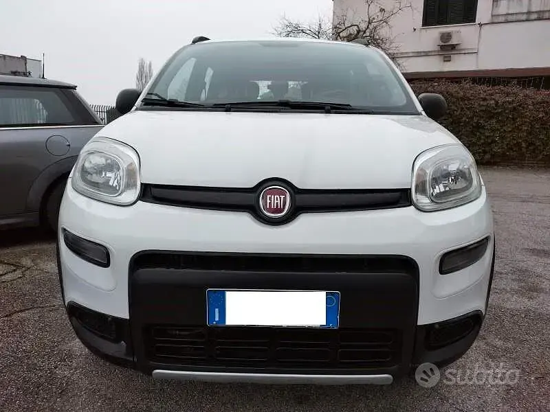 Usata Fiat Panda 4x4 S 85 CV (62 kW) 2019 Bianco Utilitaria