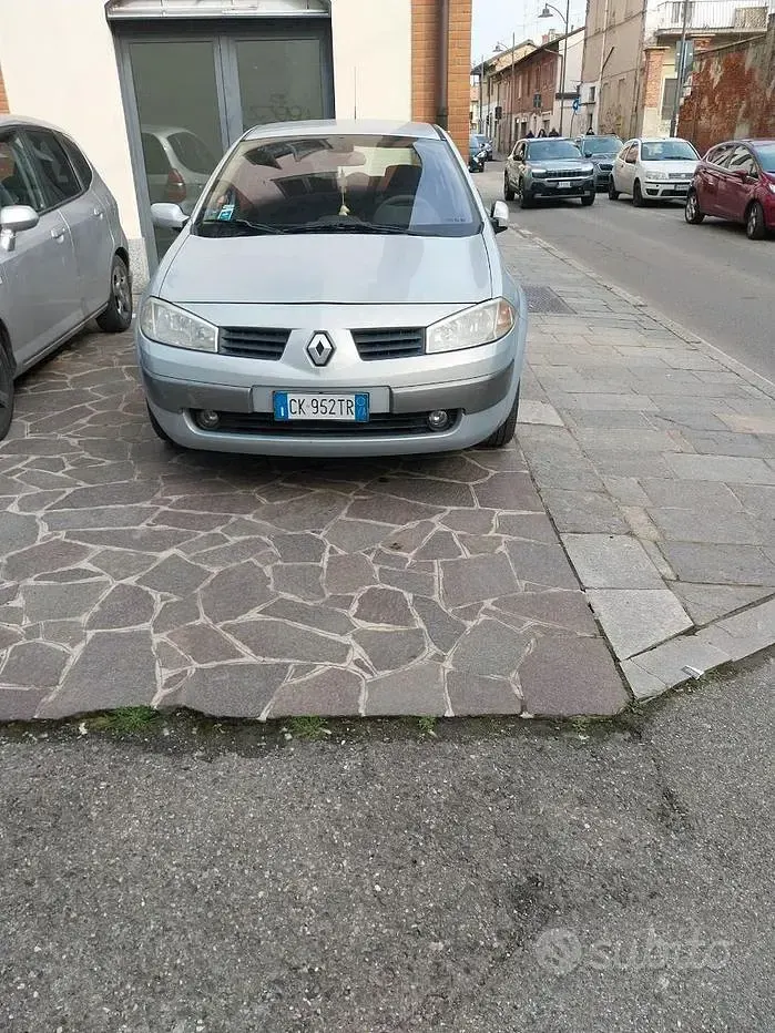 Usata Renault Mégane II 101 CV (74 kW) 2003 Grigio Berlina