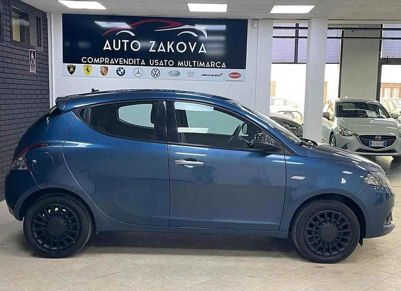 Usata Lancia Ypsilon Silver 69 CV (50 kW) 2022 Blu/azzurro Utilitaria