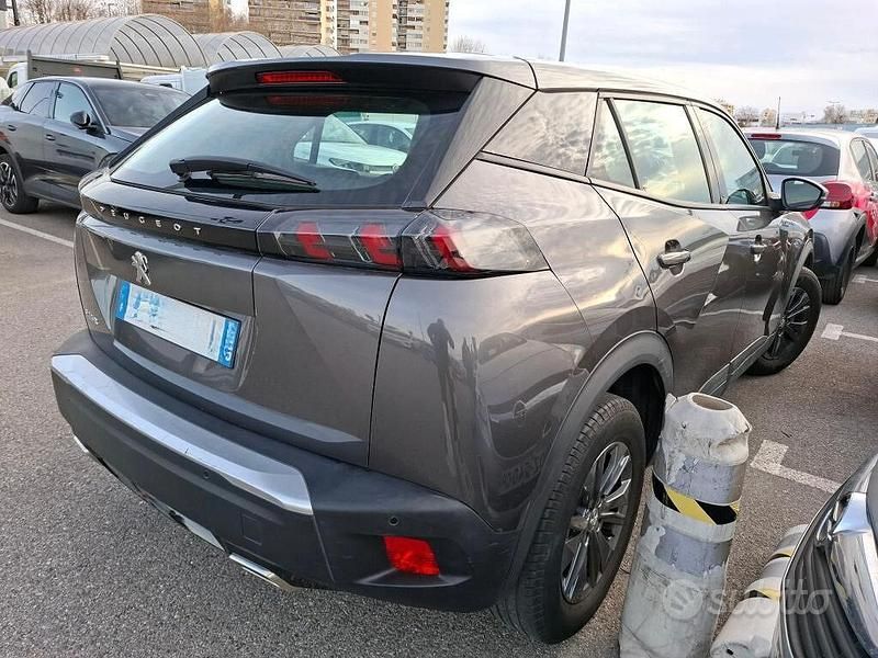 Usado Peugeot 2008 Active 131 HP (96 kW) 2021 Cinzento SUV