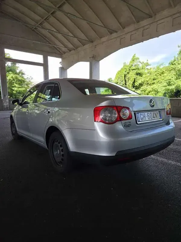 Usata VW Jetta Comfortline 105 CV (77 kW) 2008 Grigio Berlina