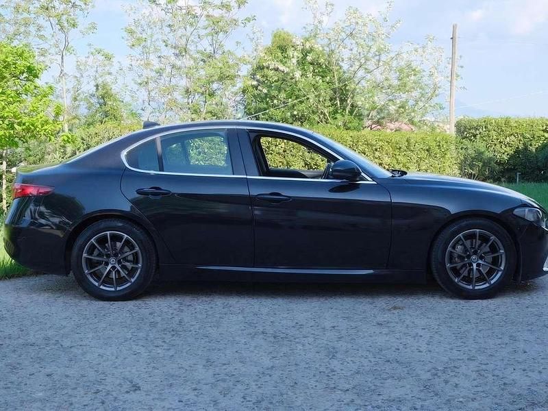 Usata Alfa Romeo Giulia 150 CV (110 kW) 2017 Nero Berlina