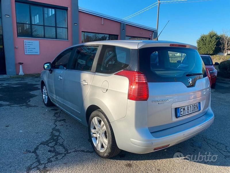 Usata Peugeot 5008 Active 112 CV (82 kW) 2012 Grigio Monovolume