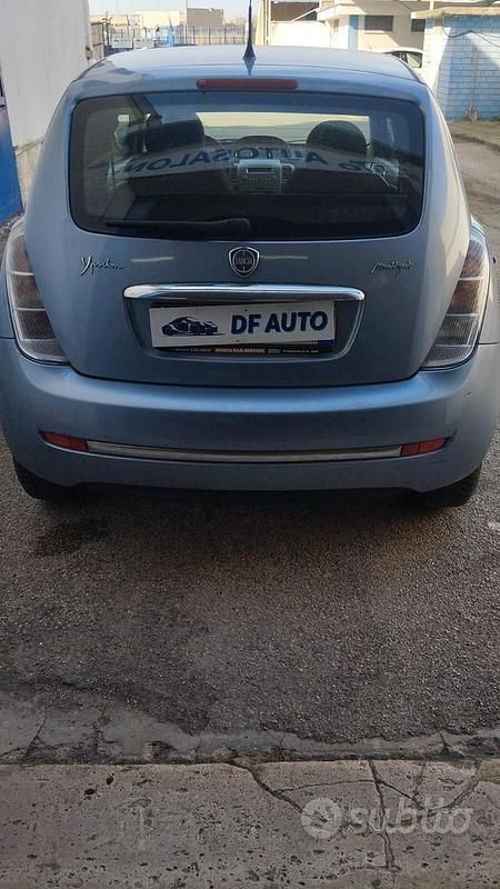 Usata Lancia Ypsilon 75 CV (55 kW) 2011 Blu Utilitaria