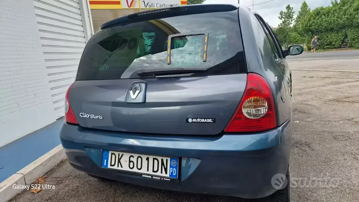 Usata Renault Clio II Dynamique 75 CV (55 kW) 2007 Blu Berlina