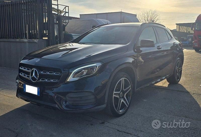 Usata Mercedes GLA200 Premium 136 CV (100 kW) 2018 Blu SUV