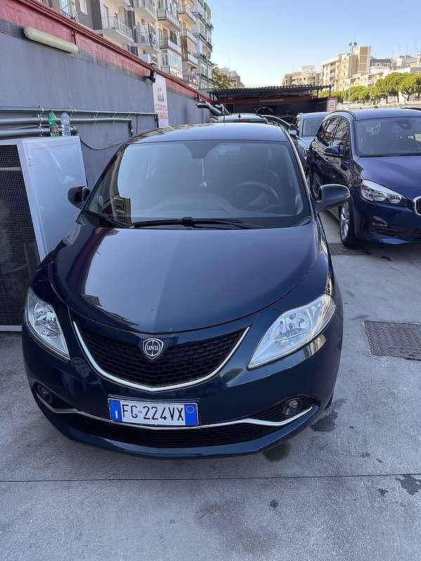 Usata Lancia Ypsilon Gold 95 CV (69 kW) 2016 Utilitaria