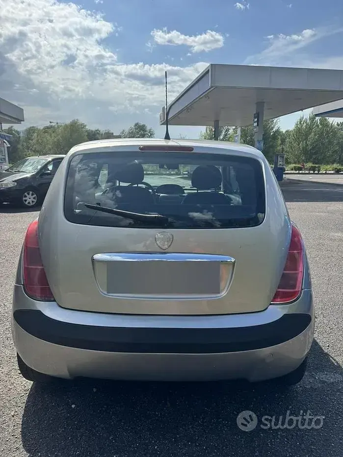 Usata Lancia Ypsilon 69 CV (50 kW) 2005 Grigio Utilitaria