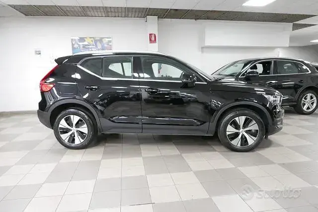 Begagnad Volvo XC40 Inscription 179 HK (131 kW) 2020 Svart SUV