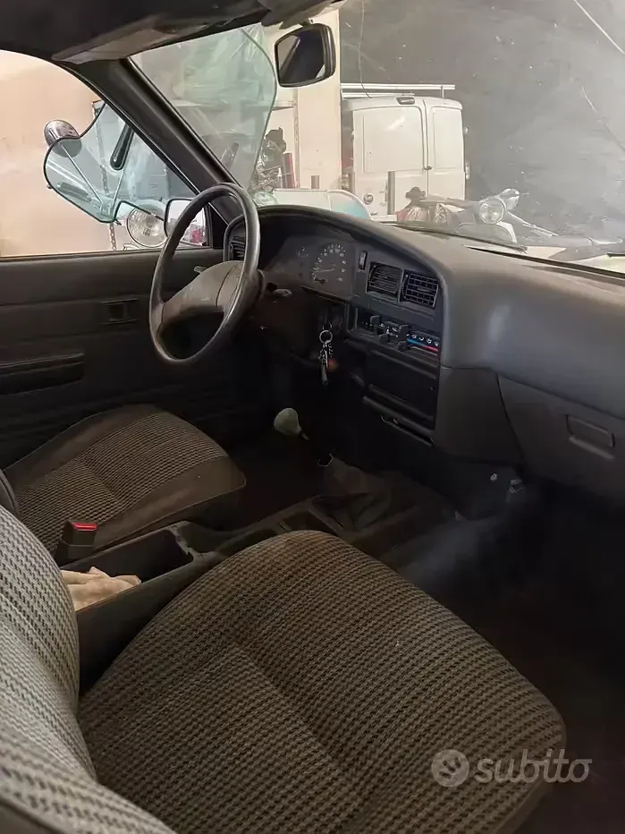 Usata Toyota HiLux 83 CV (61 kW) 1992 Pick-up