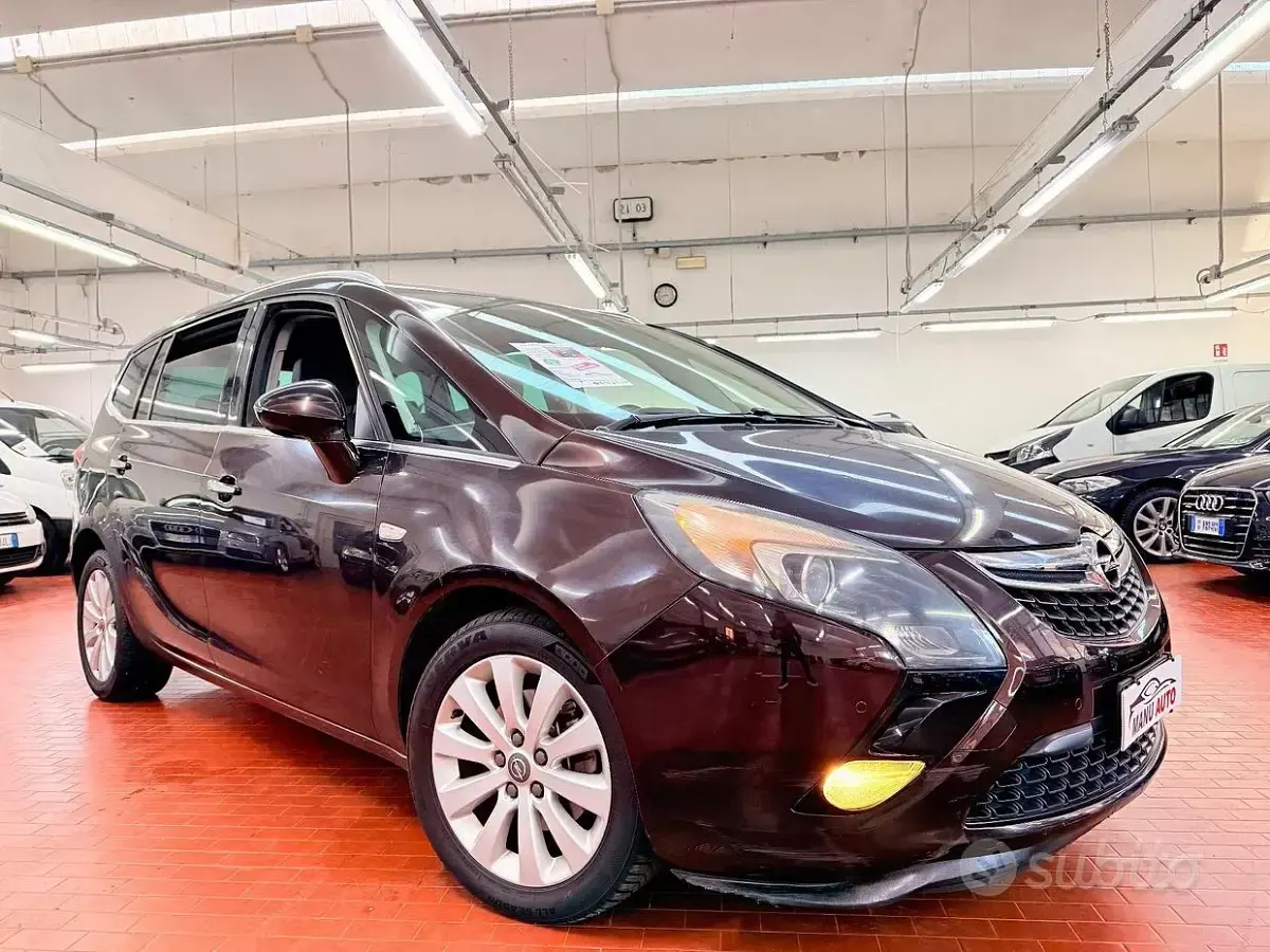 Usata Opel Zafira 150 CV (110 kW) 2013 Marrone Monovolume
