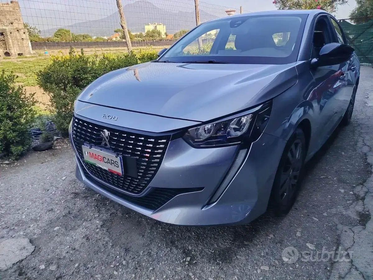 Usata Peugeot 208 GT 101 CV (74 kW) 2022 Grigio Utilitaria