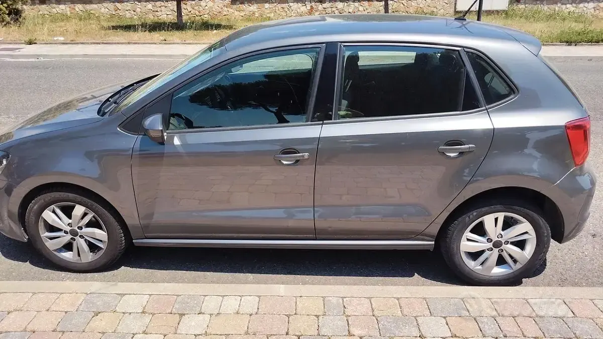 Usata VW Polo 75 CV (55 kW) 2017 Grigio Berlina