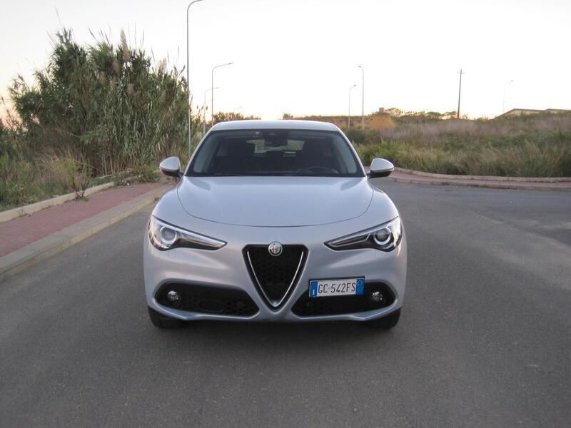 Grigio Usata 2020 Alfa Romeo Stelvio Business SUV | 22.900 € (Buon prezzo) - Immagine 1/4