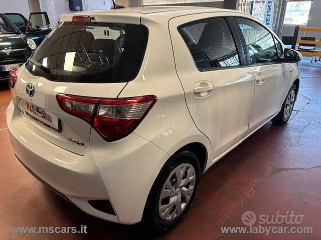 Usata Toyota Yaris Hybrid Business Edition 73 CV (53 kW) 2020 Bianco Berlina