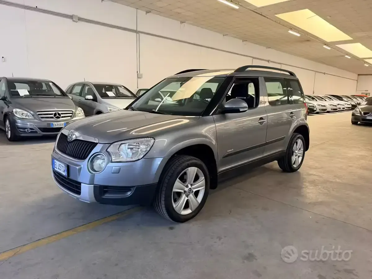 Usata Skoda Yeti Elegance 105 CV (77 kW) 2012 Grigio SUV