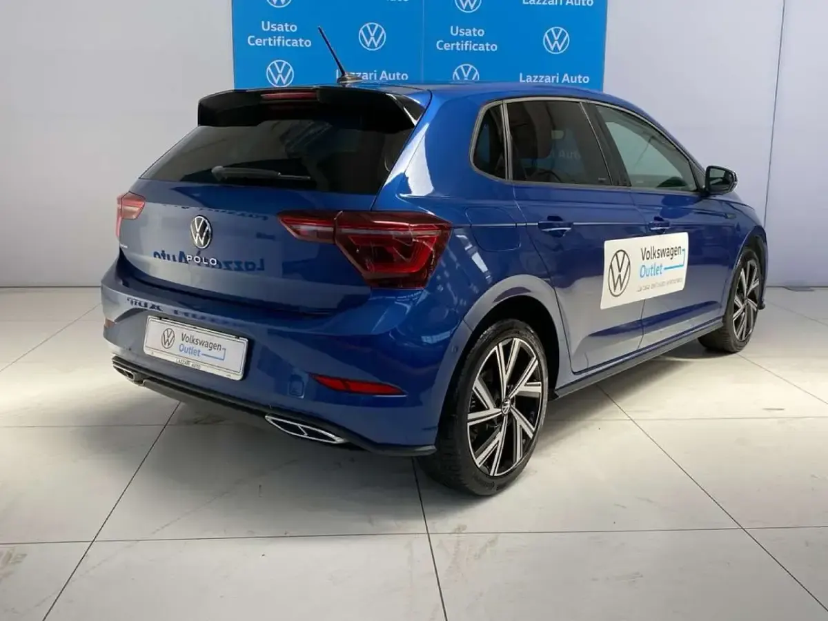 Usata VW Polo R-line 110 CV (80 kW) 2023 Blu/azzurro Utilitaria