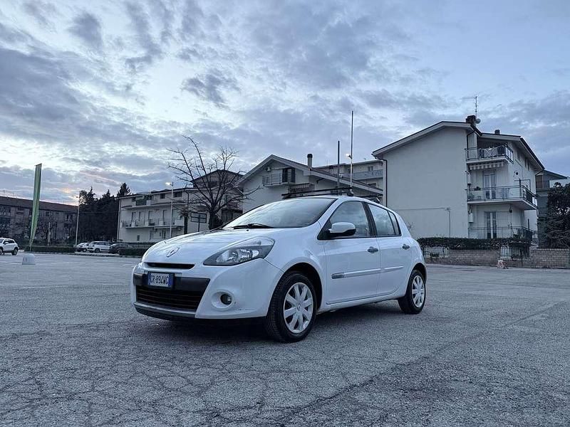 Usata Renault Clio II Dynamique 95 CV (69 kW) 2009 Berlina
