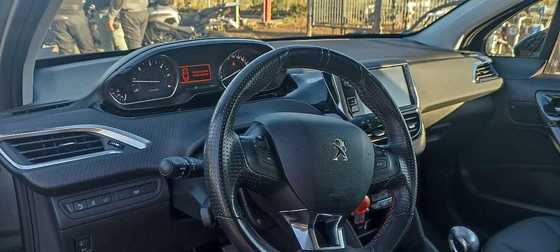 Usata Peugeot 208 GT-line 120 CV (88 kW) 2016 Grigio Utilitaria