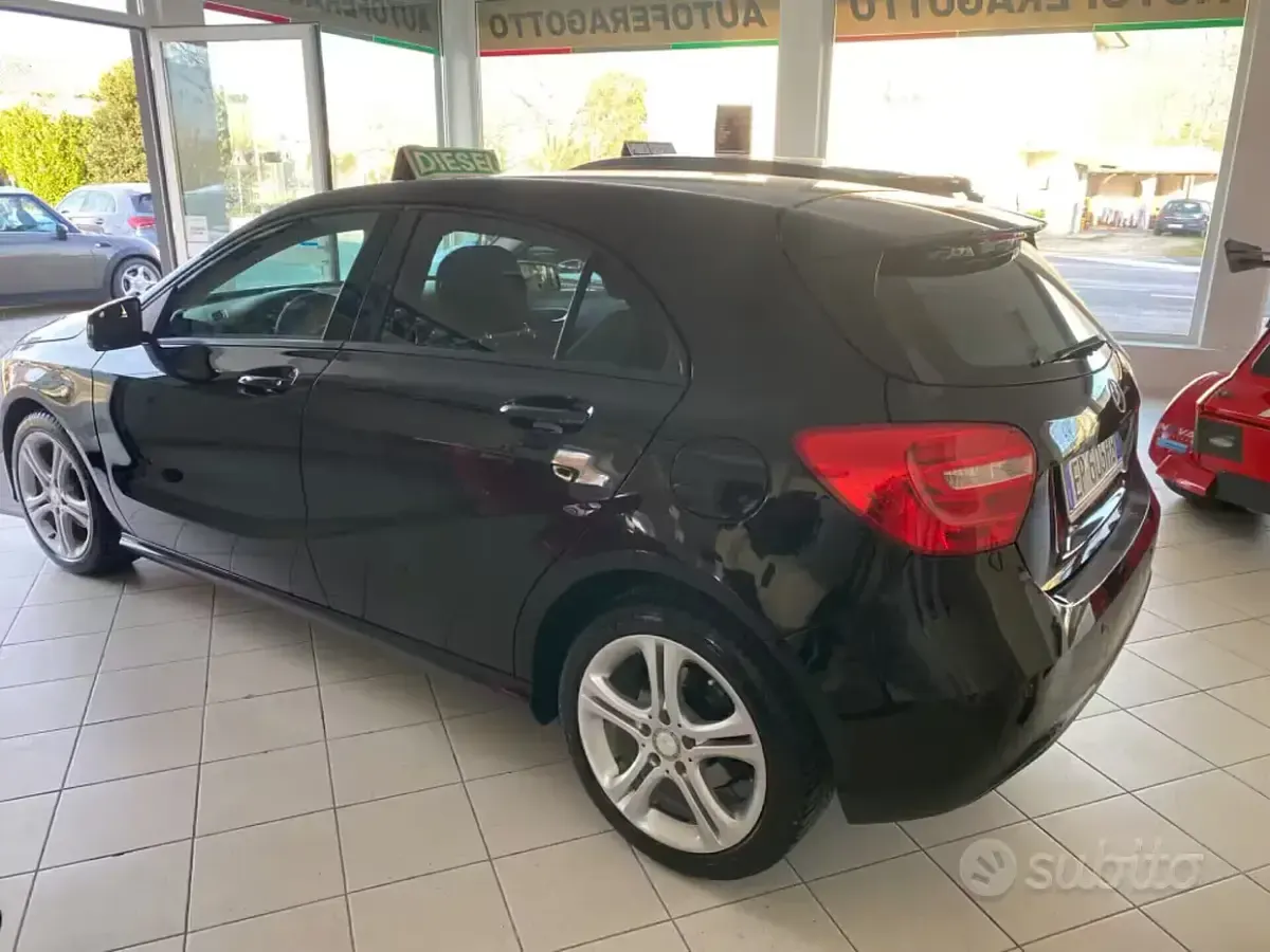 Usata Mercedes A180 Executive 109 CV (80 kW) 2013 Nero Utilitaria