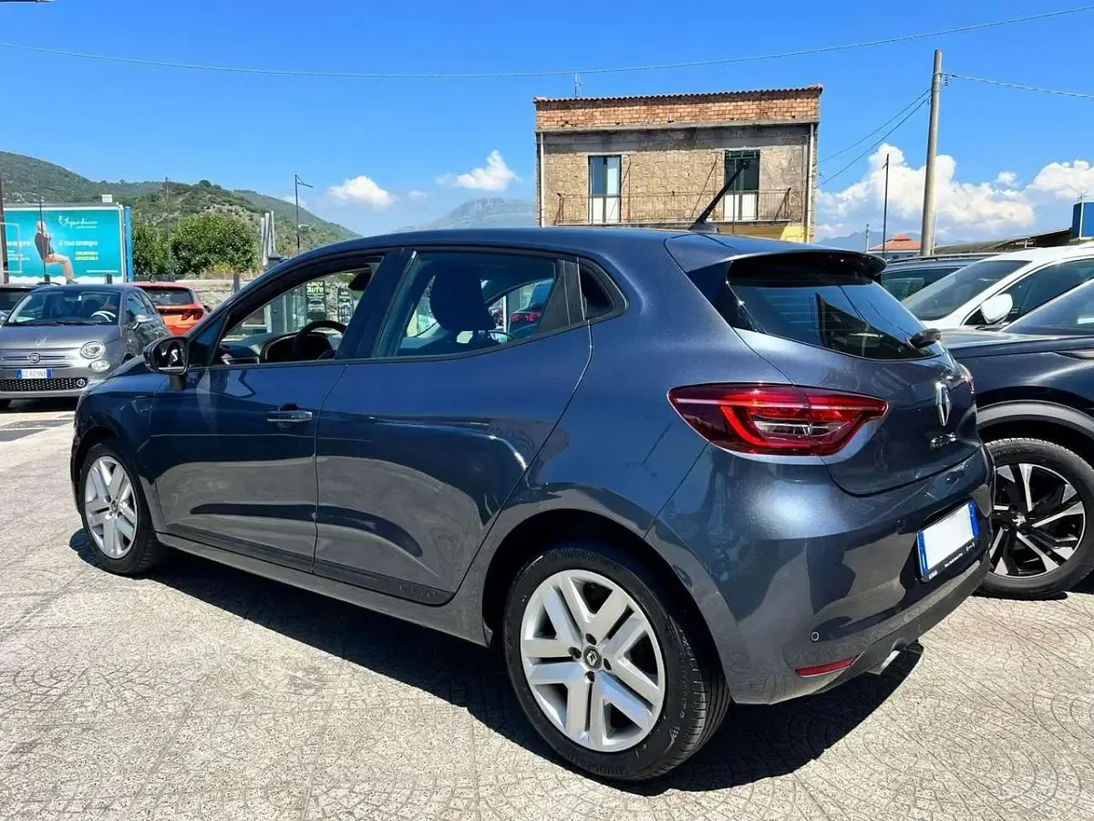 Usado Renault Clio V Business 65 HP (47 kW) 2022 Cinzento Citadino