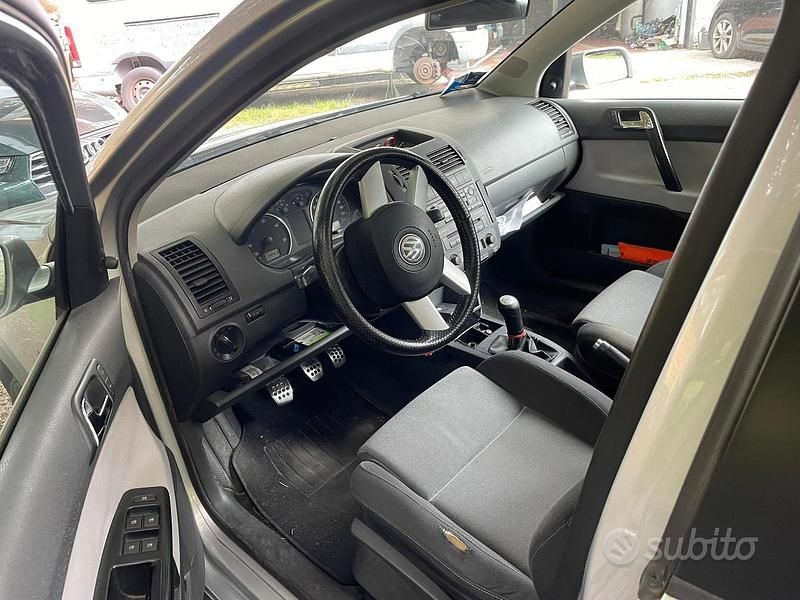 Usata VW Polo 75 CV (55 kW) 2004 Grigio Berlina