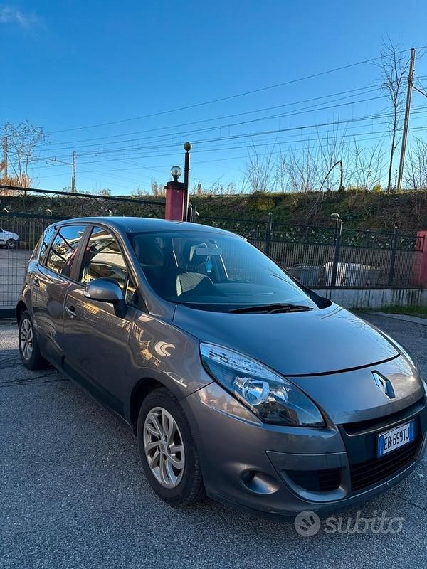 Usata Renault Scénic III 110 CV (80 kW) 2009 Marrone Monovolume