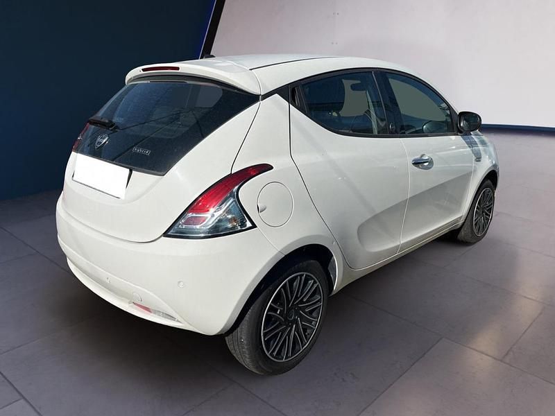 Usata Lancia Ypsilon Gold 70 CV (51 kW) 2021 Bianco Utilitaria