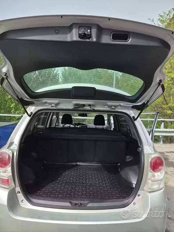 Usata Toyota Verso 112 CV (82 kW) 2015 Grigio Monovolume