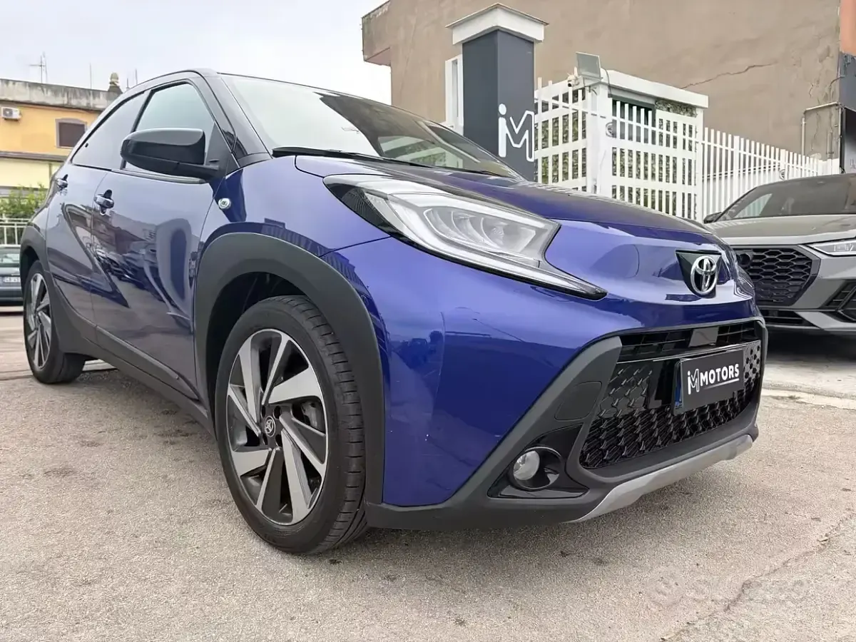 Usata Toyota Aygo X Trend 72 CV (52 kW) 2022 Bluazzurro SUV