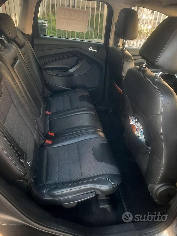 Usata Ford Kuga 120 CV (88 kW) 2016 Grigio SUV