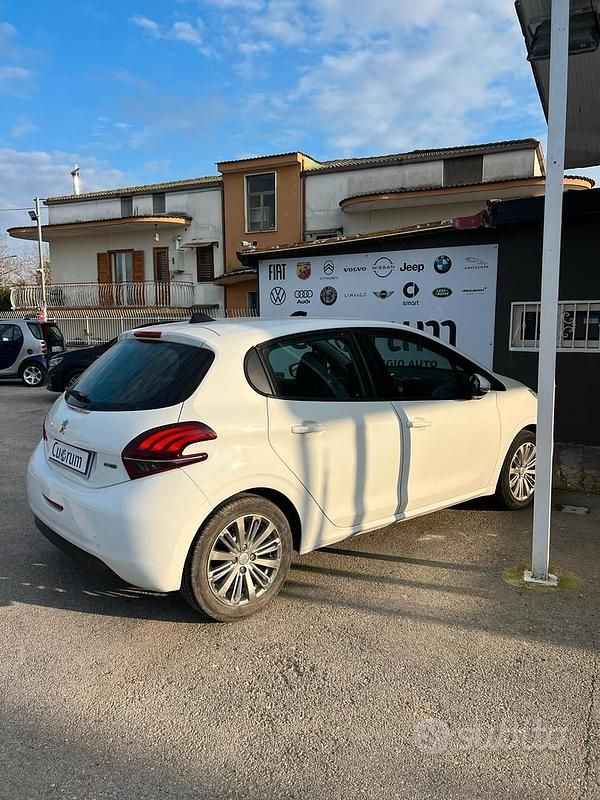 Usata Peugeot 208 Allure 75 CV (55 kW) 2016 Bianco Utilitaria