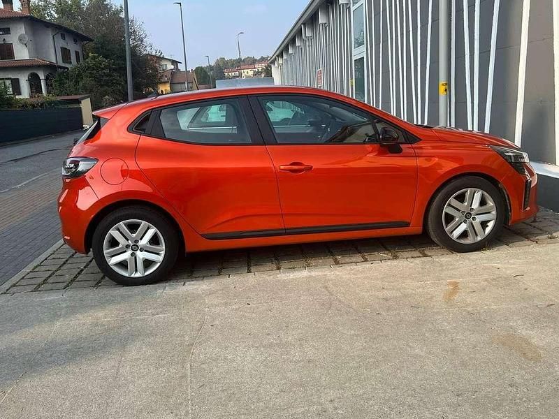 Usata 2025 Renault Clio V Evolution Tre volumi | 16.500 € (Buon prezzo) - Immagine 1/4