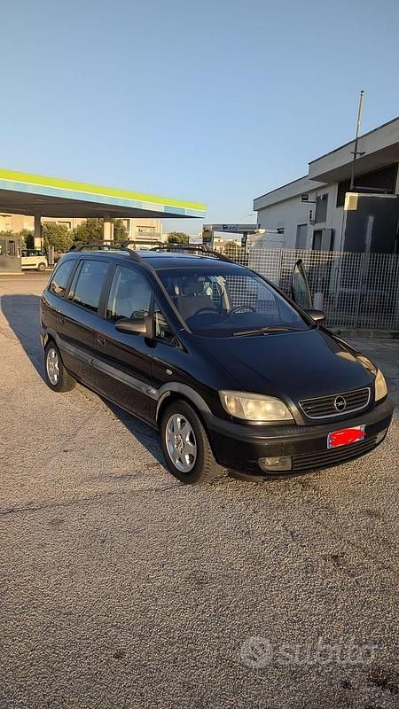 Usata Opel Zafira Elegance 101 CV (74 kW) 2001 Nero Monovolume